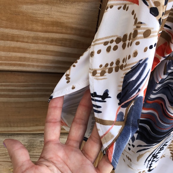 NWOT! - LAURA PETITES Flutter Sleeve Tunic Top - Picture 3 of 7